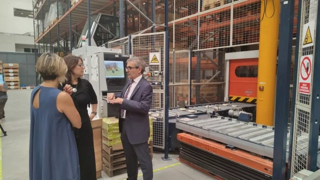 La consejera Eva Valle en su visita a Up Lifting La consejera Eva Valle en su visita a Up Lifting
