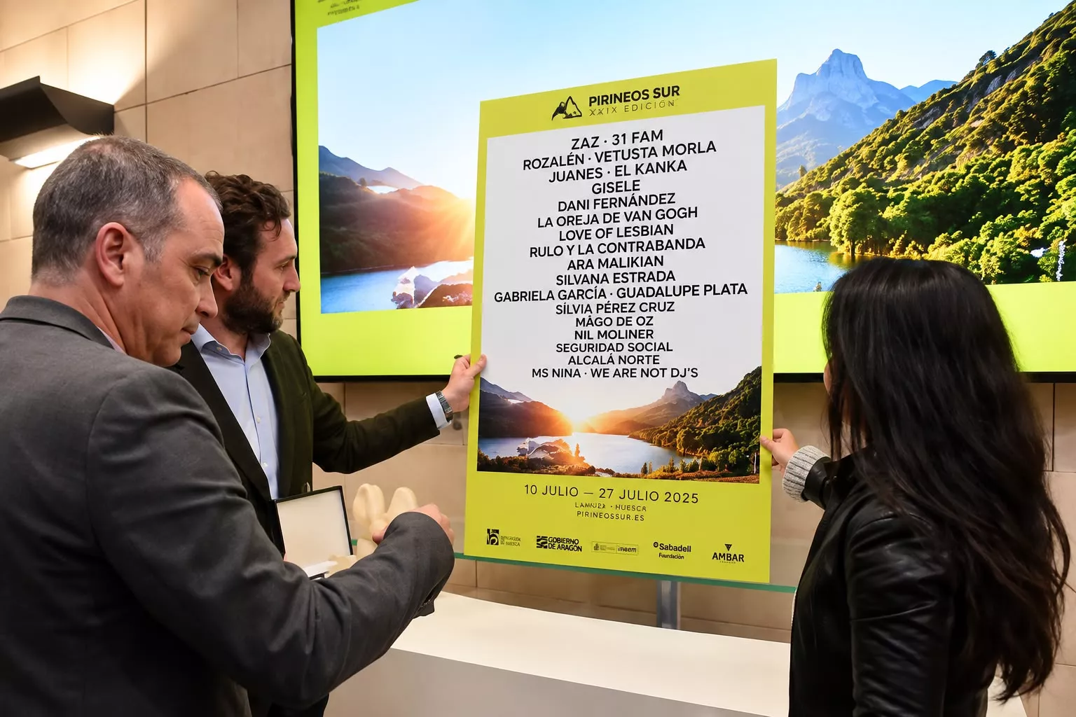 Carlos Sampériz e Isabel Claver en la presentación del anterior Pirineos Sur
