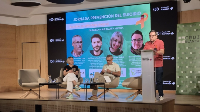 Héctor Olmedo se dirige a los asistentes. Foto Myriam Martínez