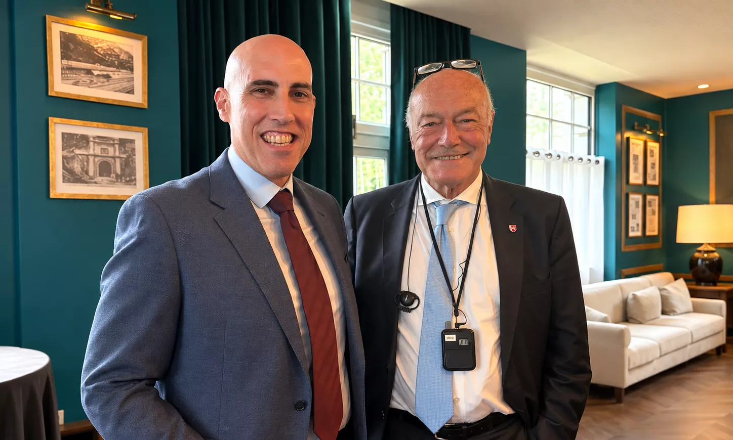 David Sánchez Fraile y el presidente de Nueva Aquitania, Alain Rousset, en Canfranc.