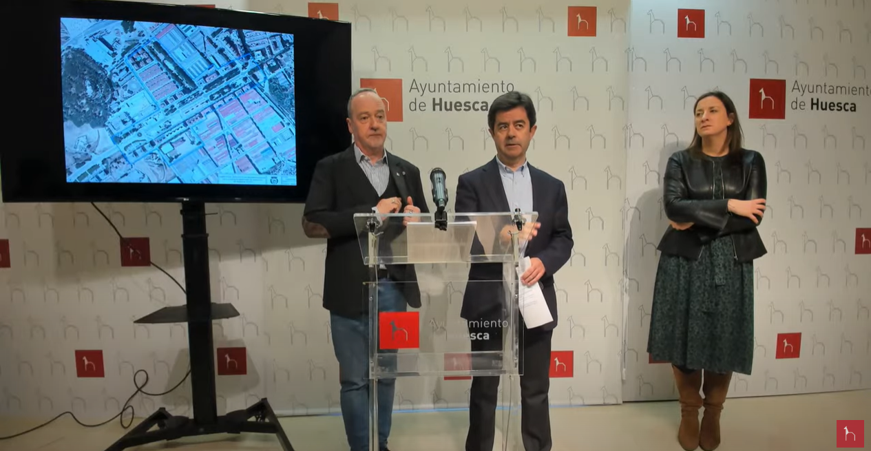 Ramón Lasaosa, Luis Felipe y María Rodrigo en la presentación del proceso de participación para remodelar la avenida Martínez de Velasco.