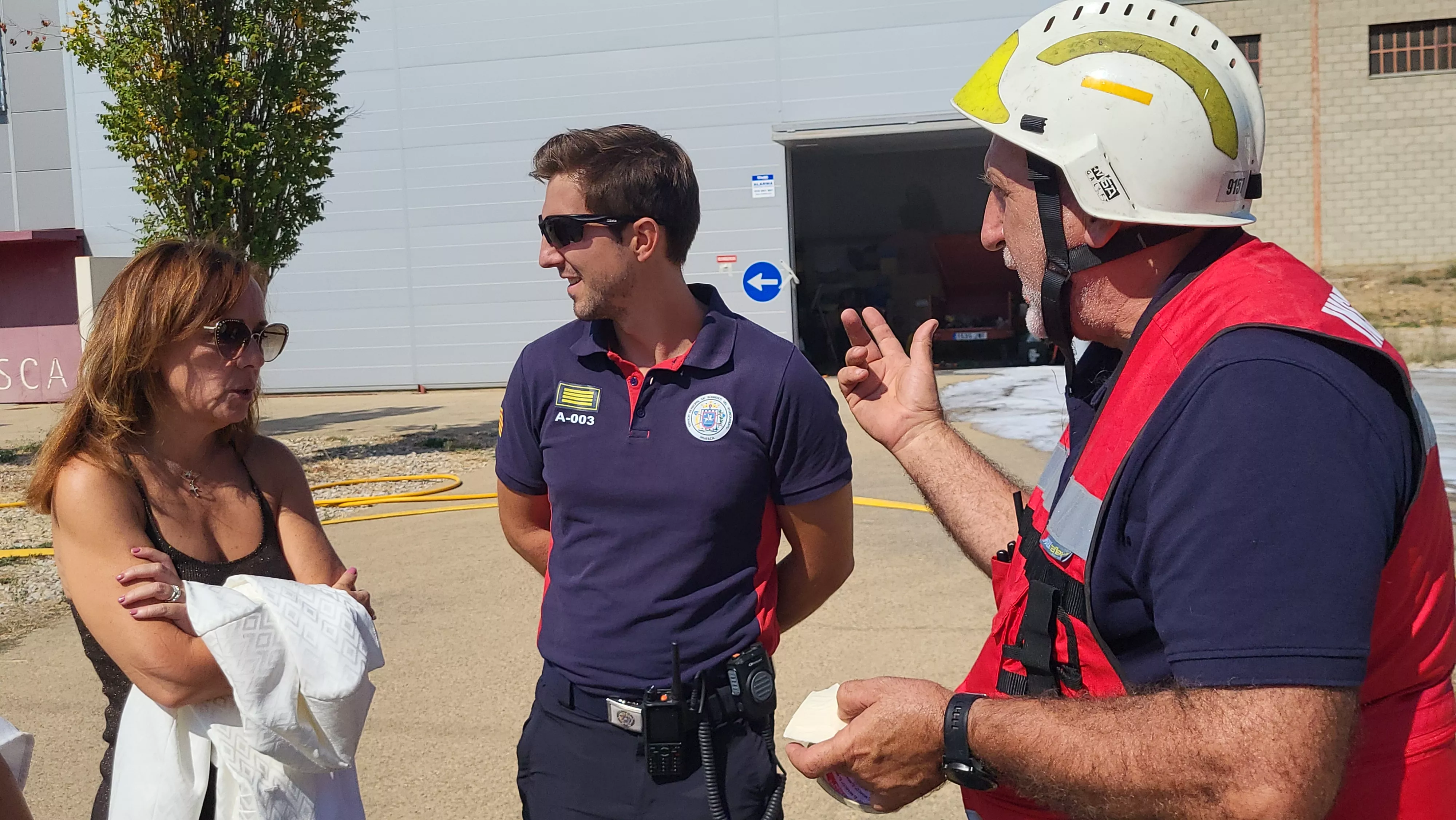 Simulacro de los Bomberos de Huesca de una emergencia por productos peligrosos. Foto Mercedes Manterola