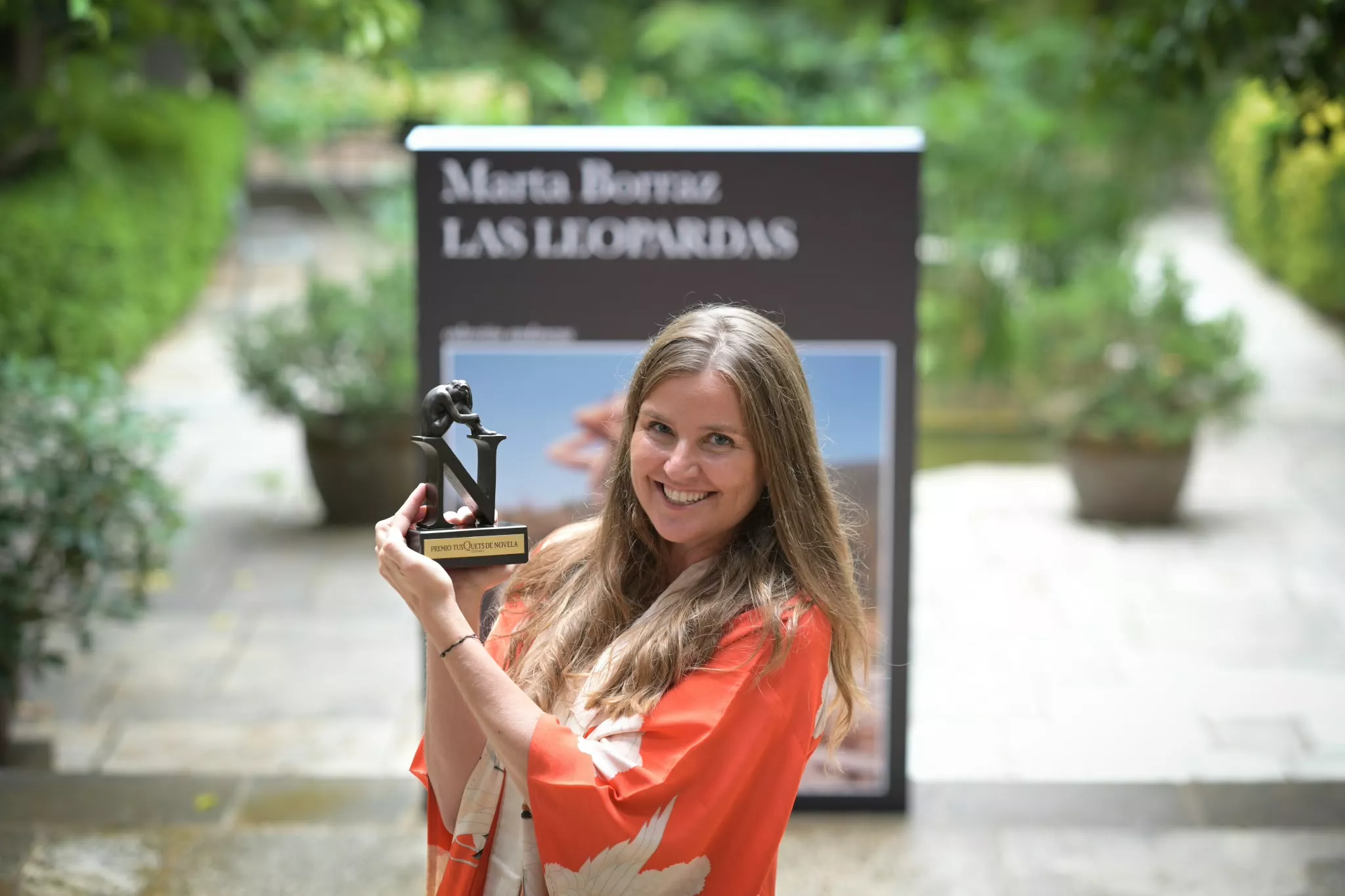 Marta Borraz, con el Premio Tusquets. Foto Tusquets