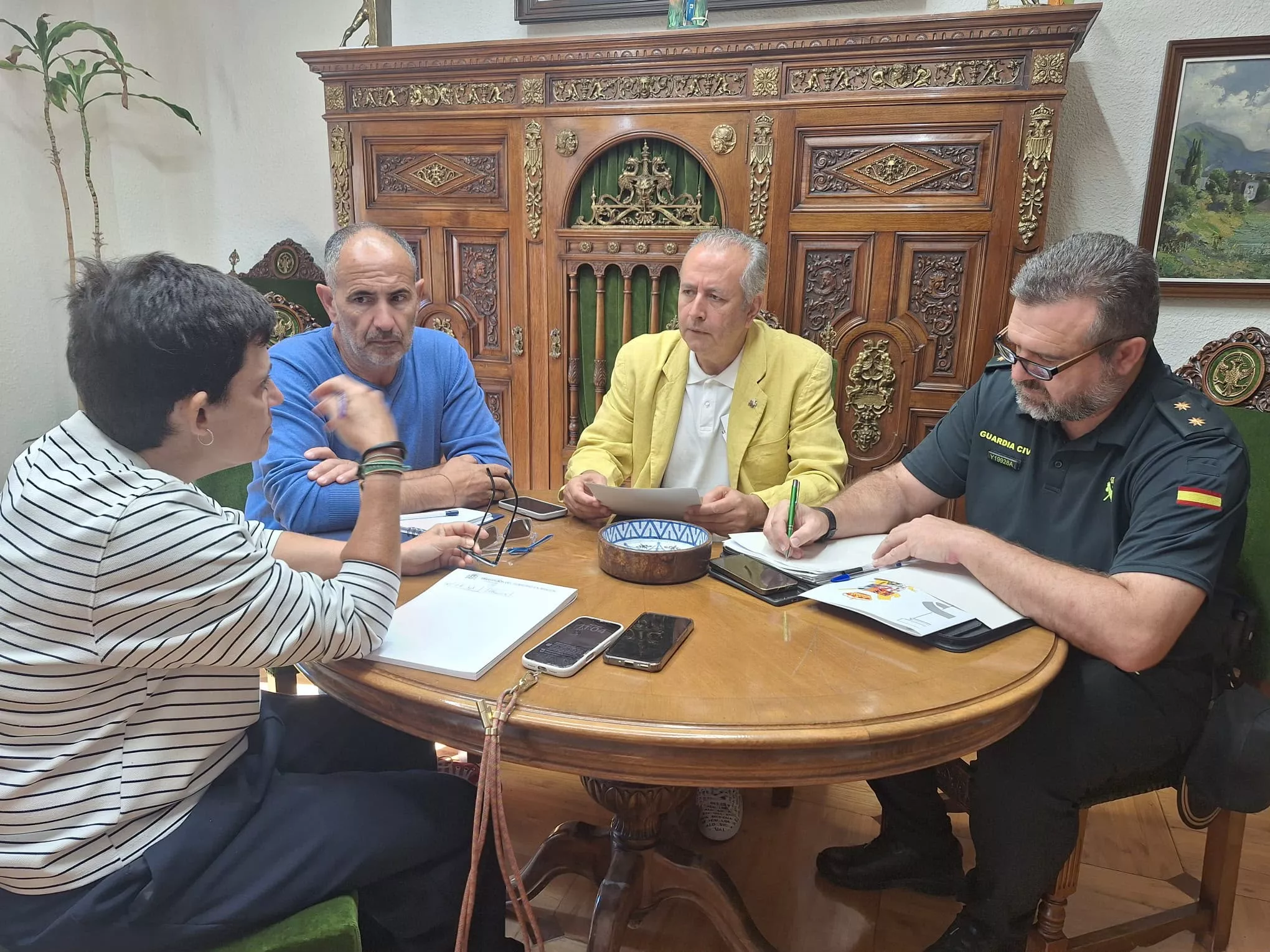 Almuniente-Frula pide más patrullas de la Guardia Civil ante los robos, okupaciones y altercados de los últimos meses.