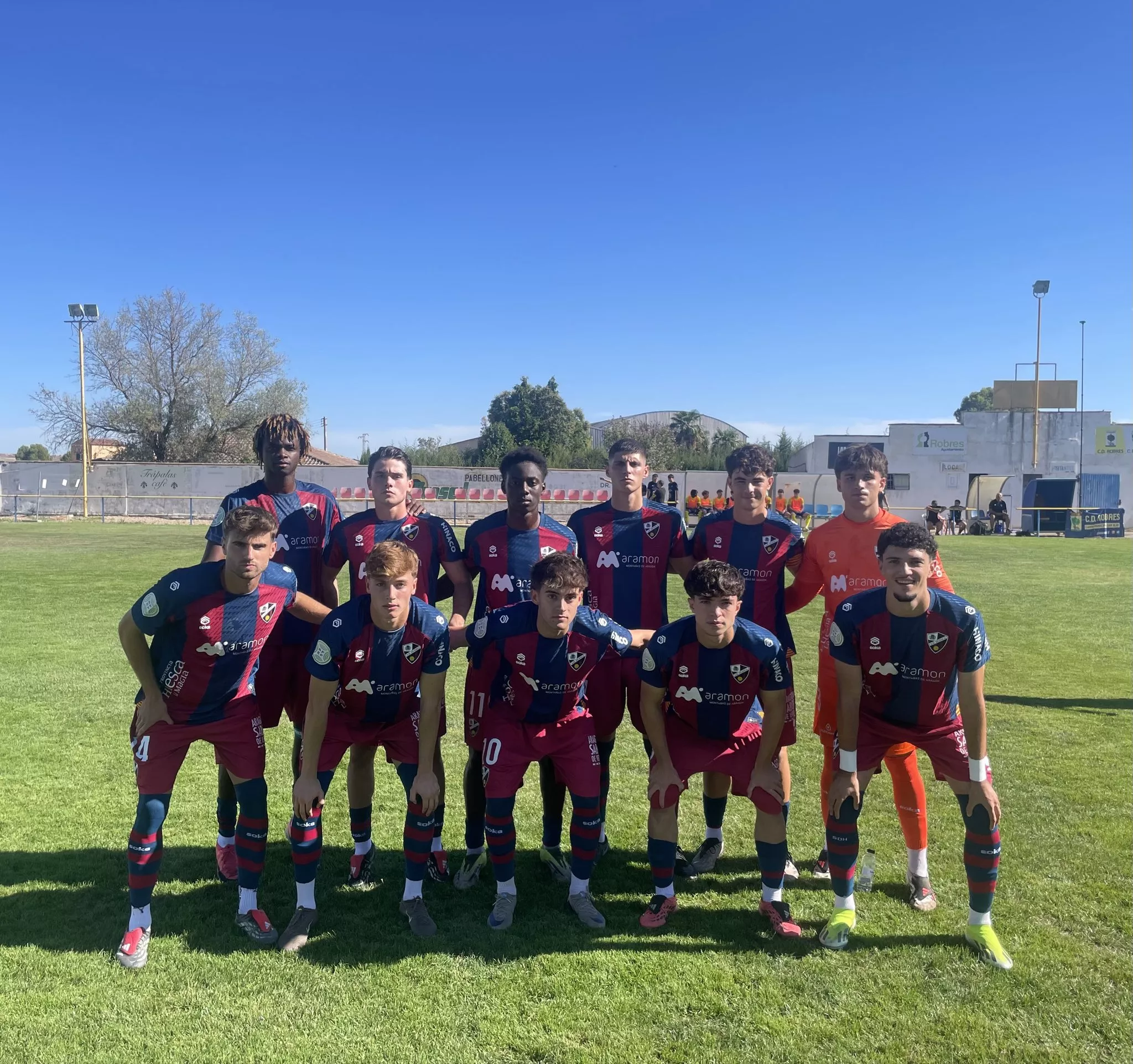 Once del Huesca B en Robres.