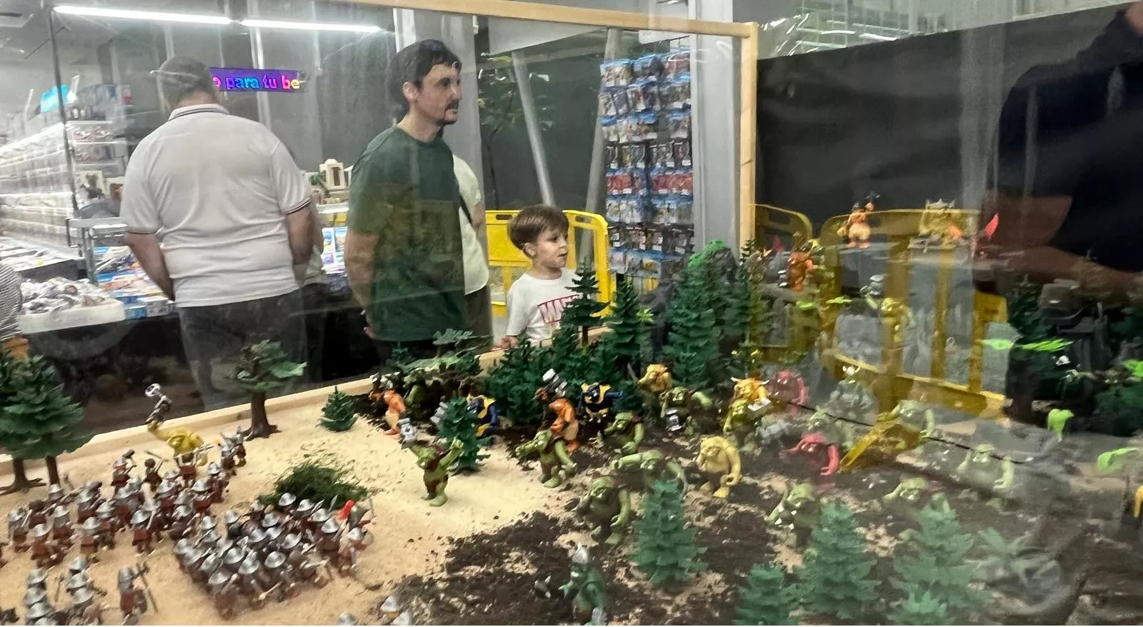 Exposición solidaria de Playmobil contra el cáncer cerebral infantil. Foto Mercedes Manterola