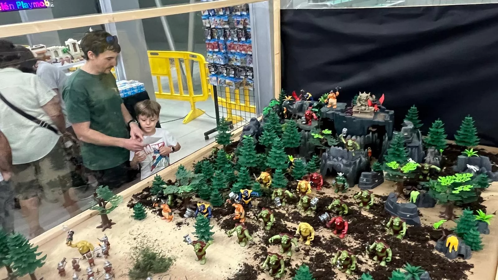 Exposición solidaria de Playmobil contra el cáncer cerebral infantil. Foto Mercedes Manterola