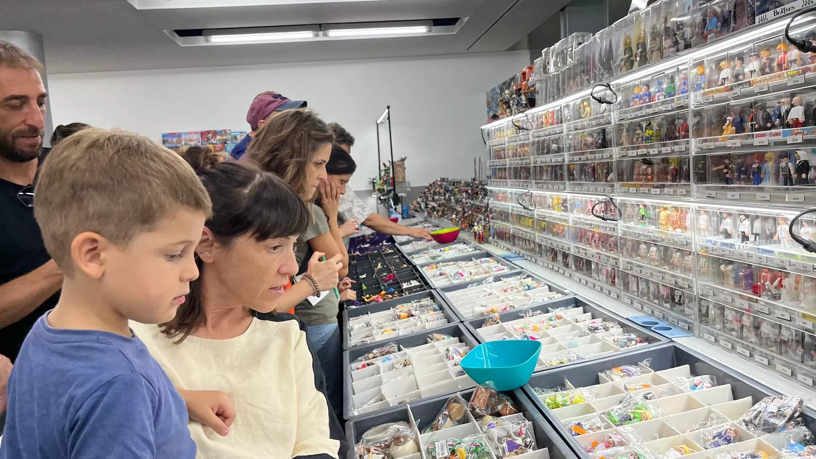 Exposición solidaria de Playmobil contra el cáncer cerebral infantil. Foto Mercedes Manterola