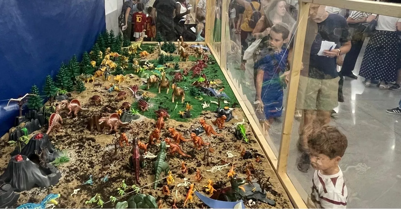 Exposición solidaria de Playmobil contra el cáncer cerebral infantil. Foto Mercedes Manterola