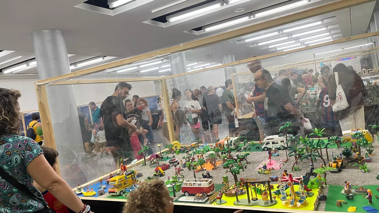 Exposición solidaria de Playmobil contra el cáncer cerebral infantil. Foto Mercedes Manterola