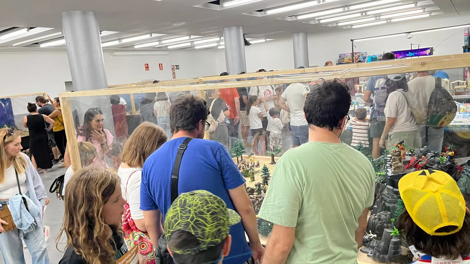Exposición solidaria de Playmobil contra el cáncer cerebral infantil. Foto Mercedes Manterola