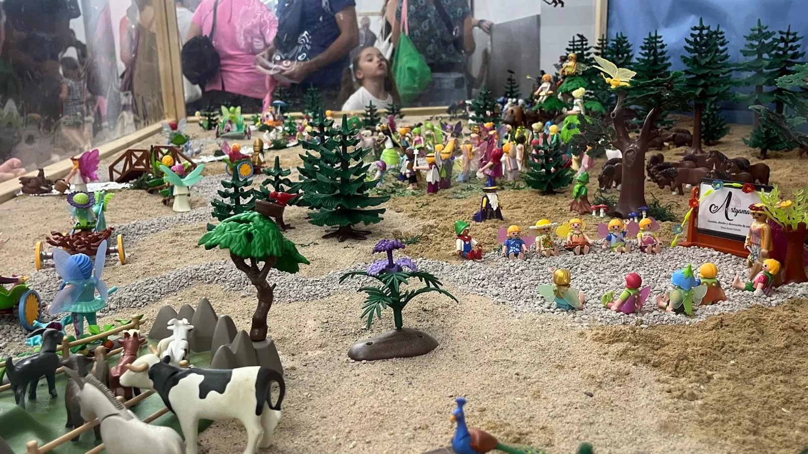 Exposición solidaria de Playmobil contra el cáncer cerebral infantil. Foto Mercedes Manterola