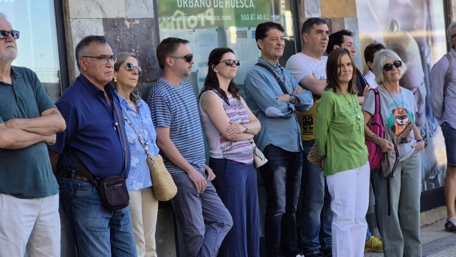 Concentración contra los "arboricidios" en Huesca. Foto Myriam Martínez