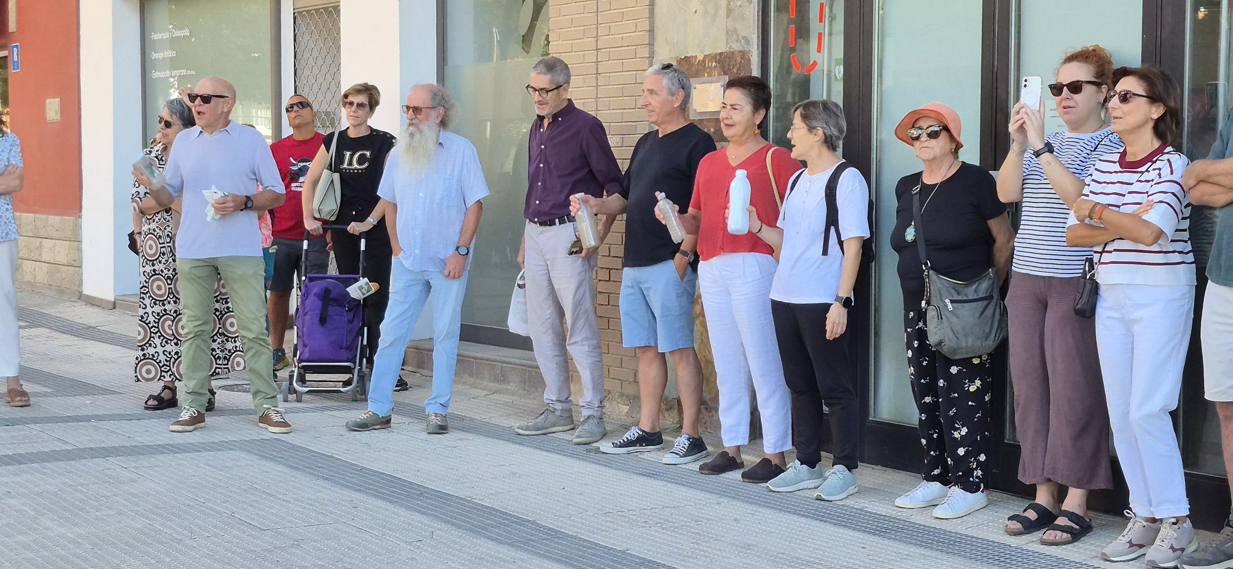 Concentración contra los "arboricidios" en Huesca. Foto Myriam Martínez
