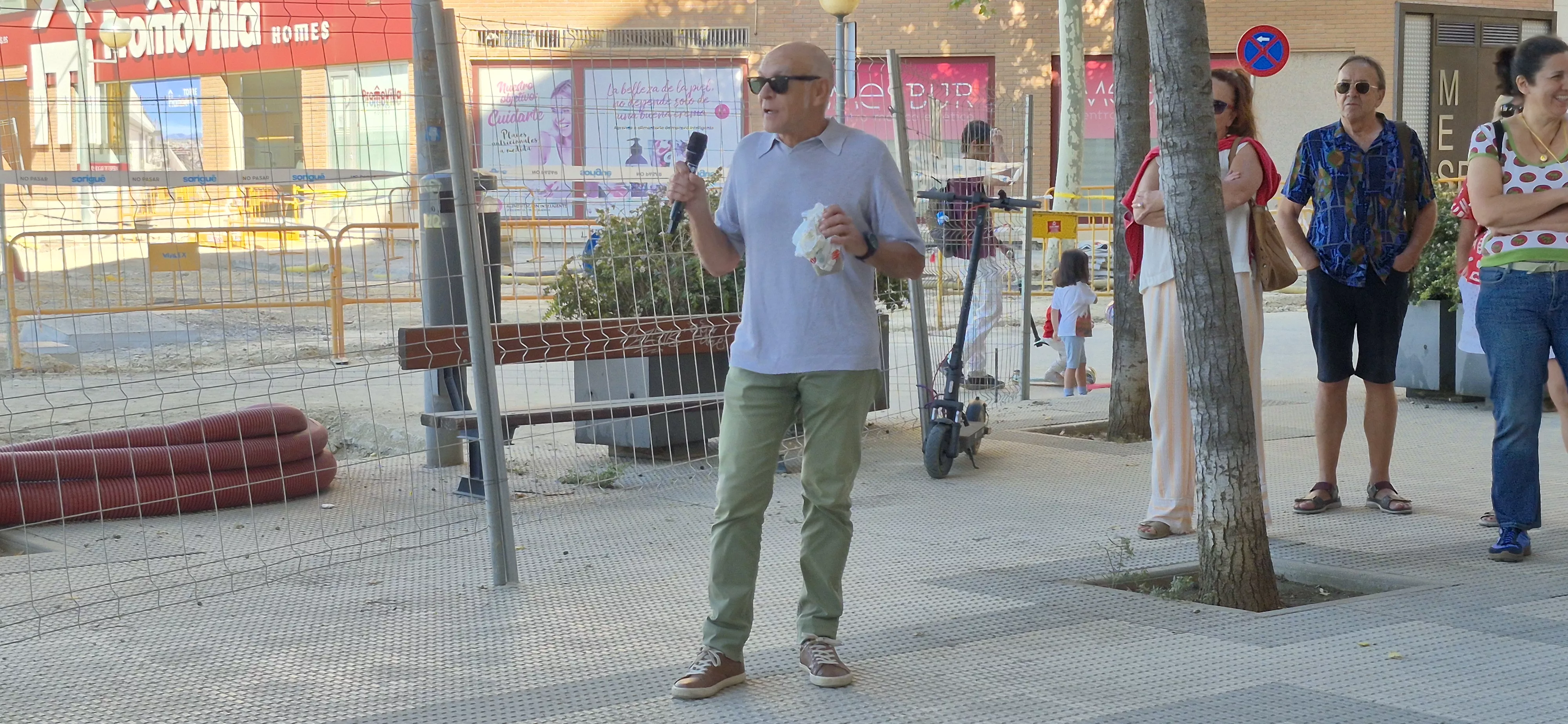 Concentración contra los "arboricidios" en Huesca. Foto Myriam Martínez