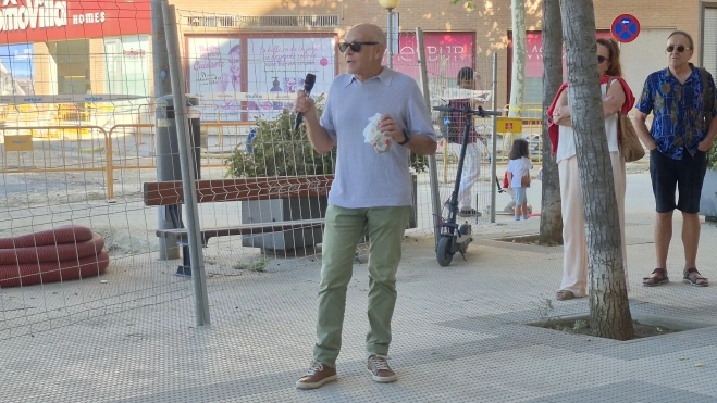 Concentración contra los "arboricidios" en Huesca. Foto Myriam Martínez