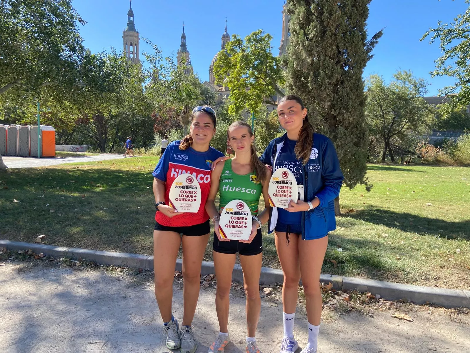 Greta Jarne, en el centro, con Raquel Moreno y Natalia Lleida