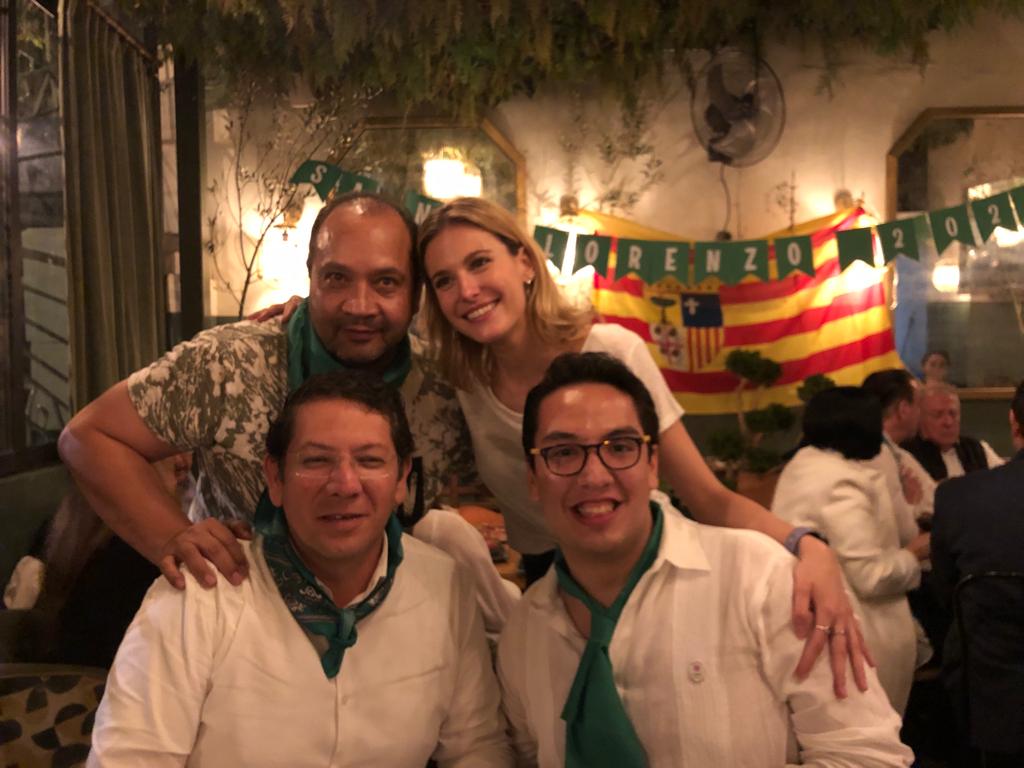 Una foto de grupo en el Castizo, cerrado para celebrar San Lorenzo por la Casa de Aragón en México.