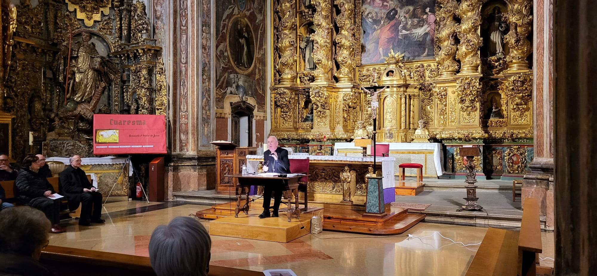 Monseñor Ángel Pérez en la Iglesia de Santo Domingo y San Martín: "El wasap lo inventó Dios" Monseñor Ángel Pérez en la Iglesia de Santo Domingo y San Martín: "El wasap lo inventó Dios"