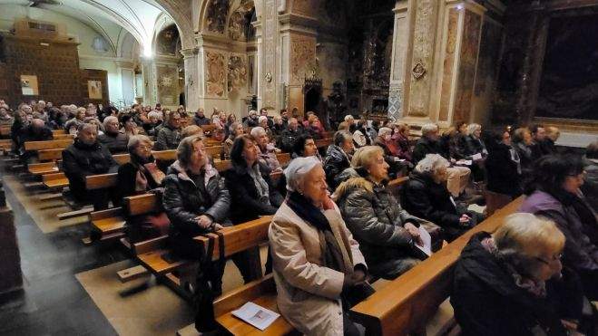 Feligreses asistentes a los ejercicios Feligreses asistentes a los ejercicios