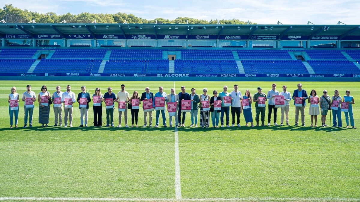 Imagen de la presentación de la Carrera en El Alcoraz. Foto: SD Huesca