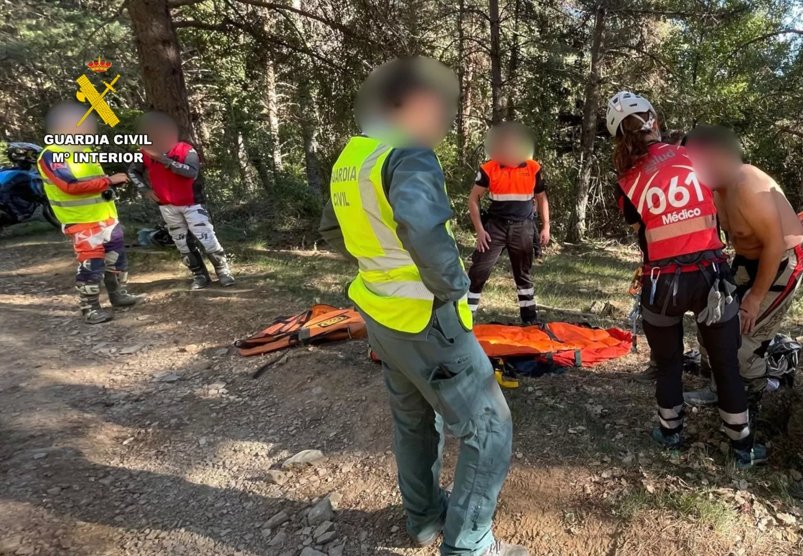 El motorista accidentado en la pista de Sasé, en Fiscal, fue evacuado al Hospital San Jorge de Huesca con una posible fractura de costillas.