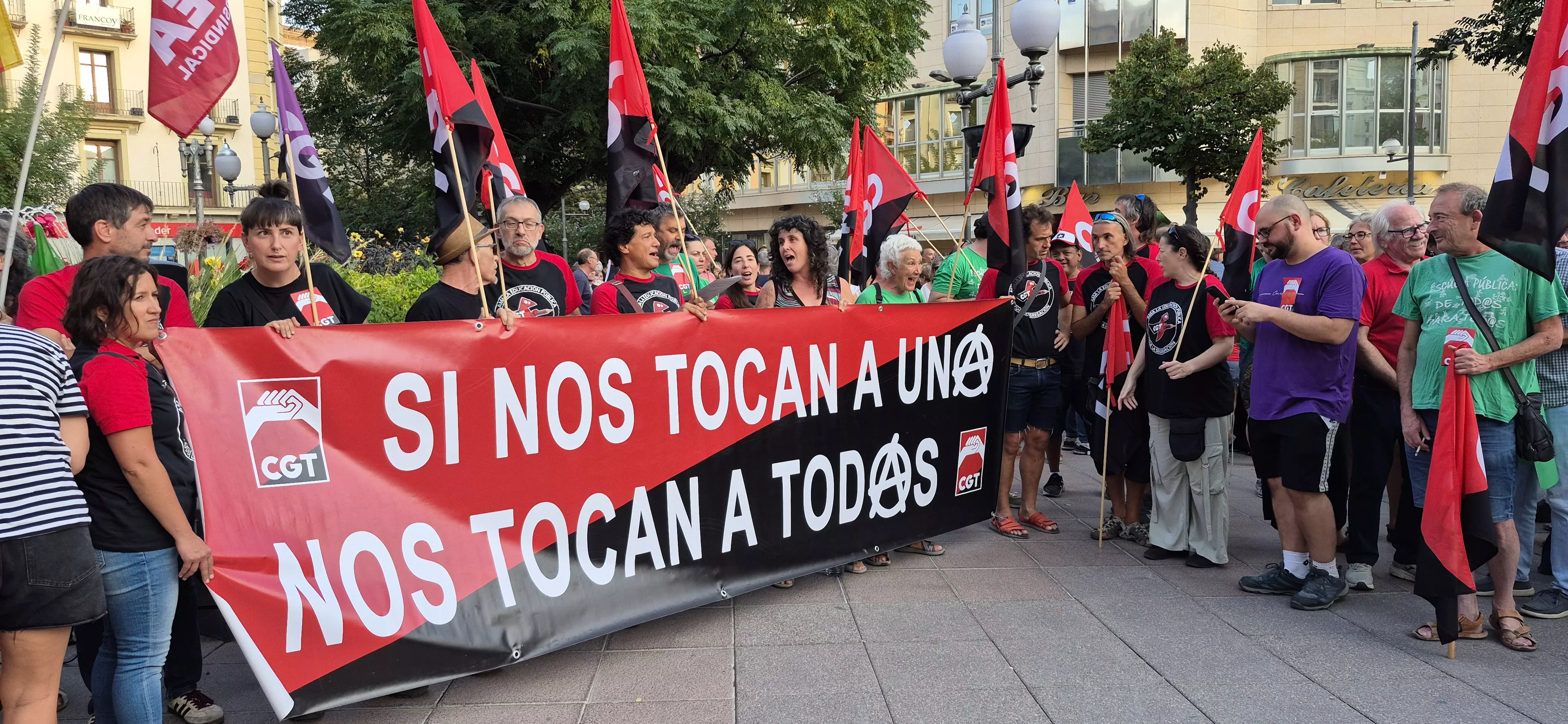 Concentración de apoyo al docente sancionado Sergio Martínez. Foto Myriam Martínez