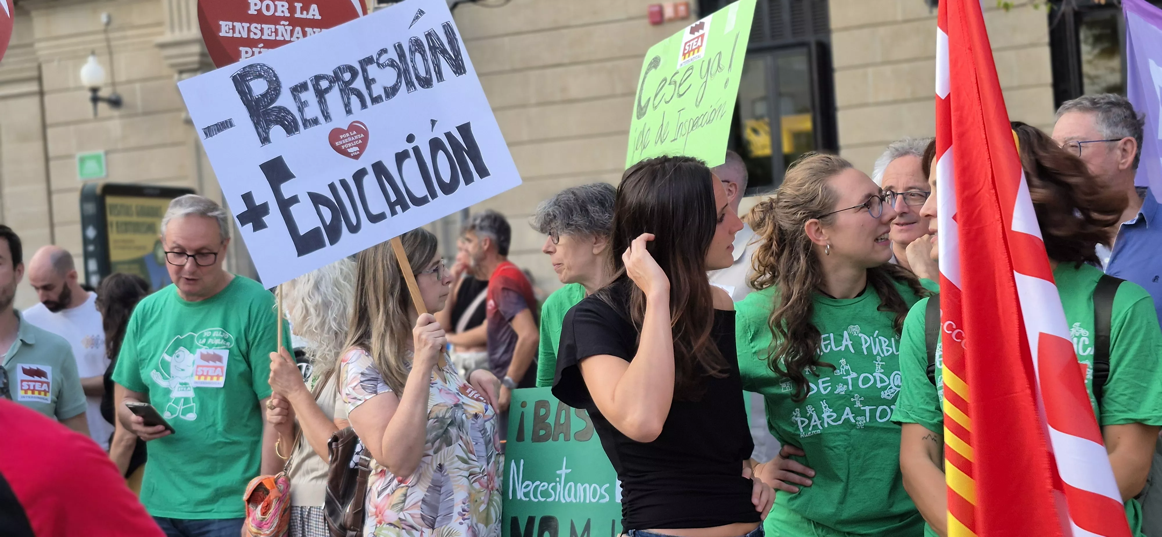 Concentración de apoyo al docente sancionado Sergio Martínez. Foto Myriam Martínez
