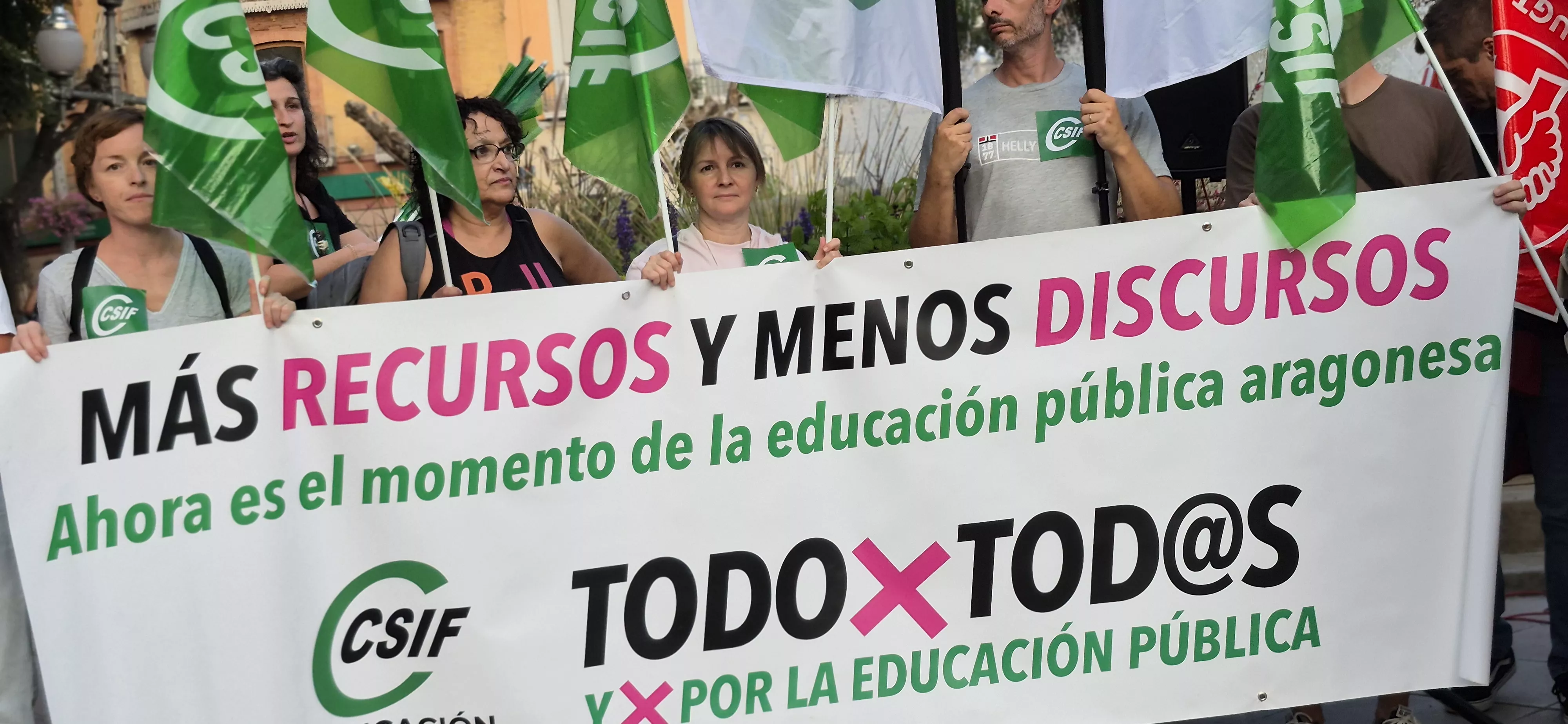 Concentración de apoyo al docente sancionado Sergio Martínez. Foto Myriam Martínez