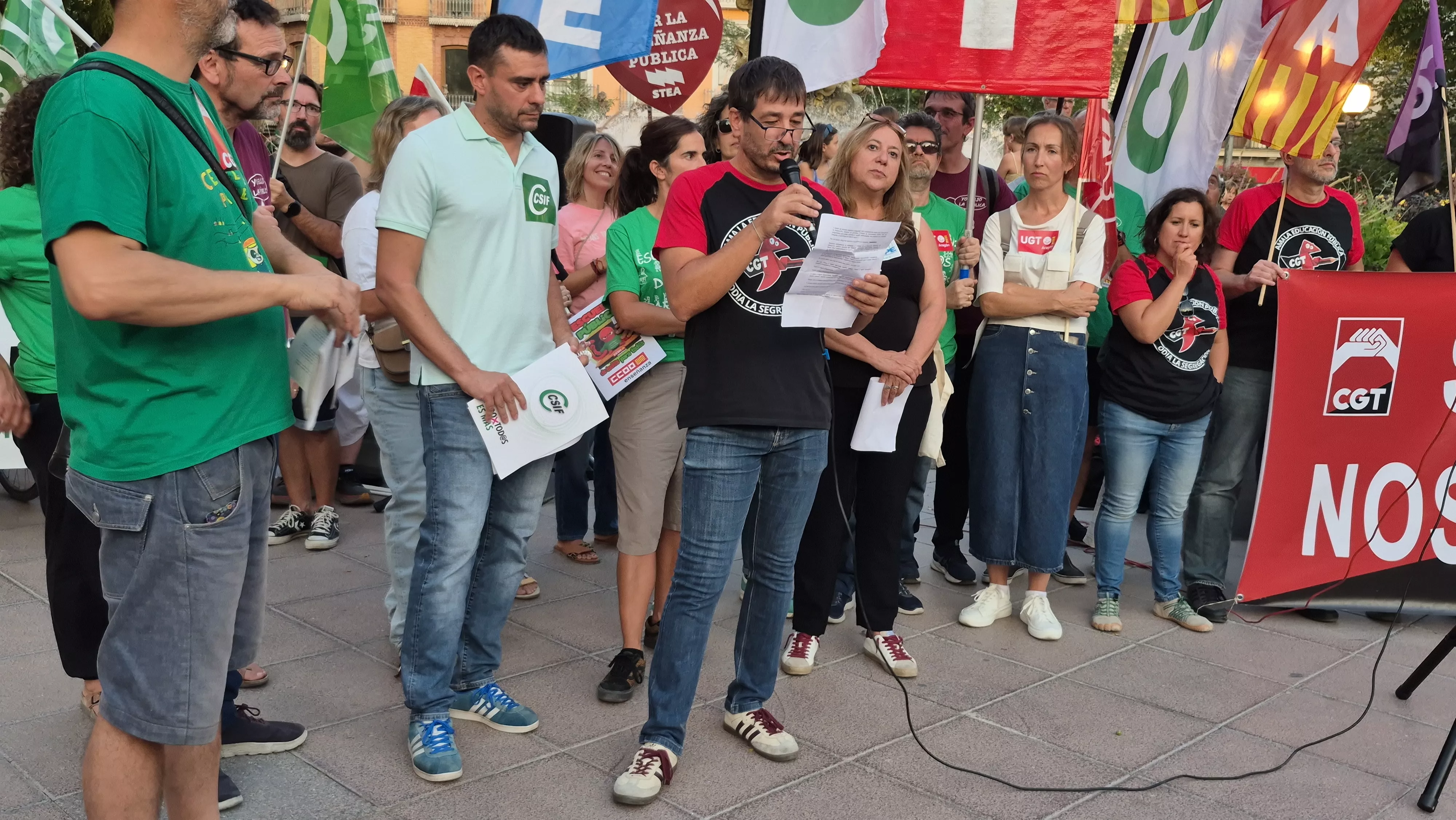 Concentración de apoyo al docente sancionado Sergio Martínez. Foto Myriam Martínez