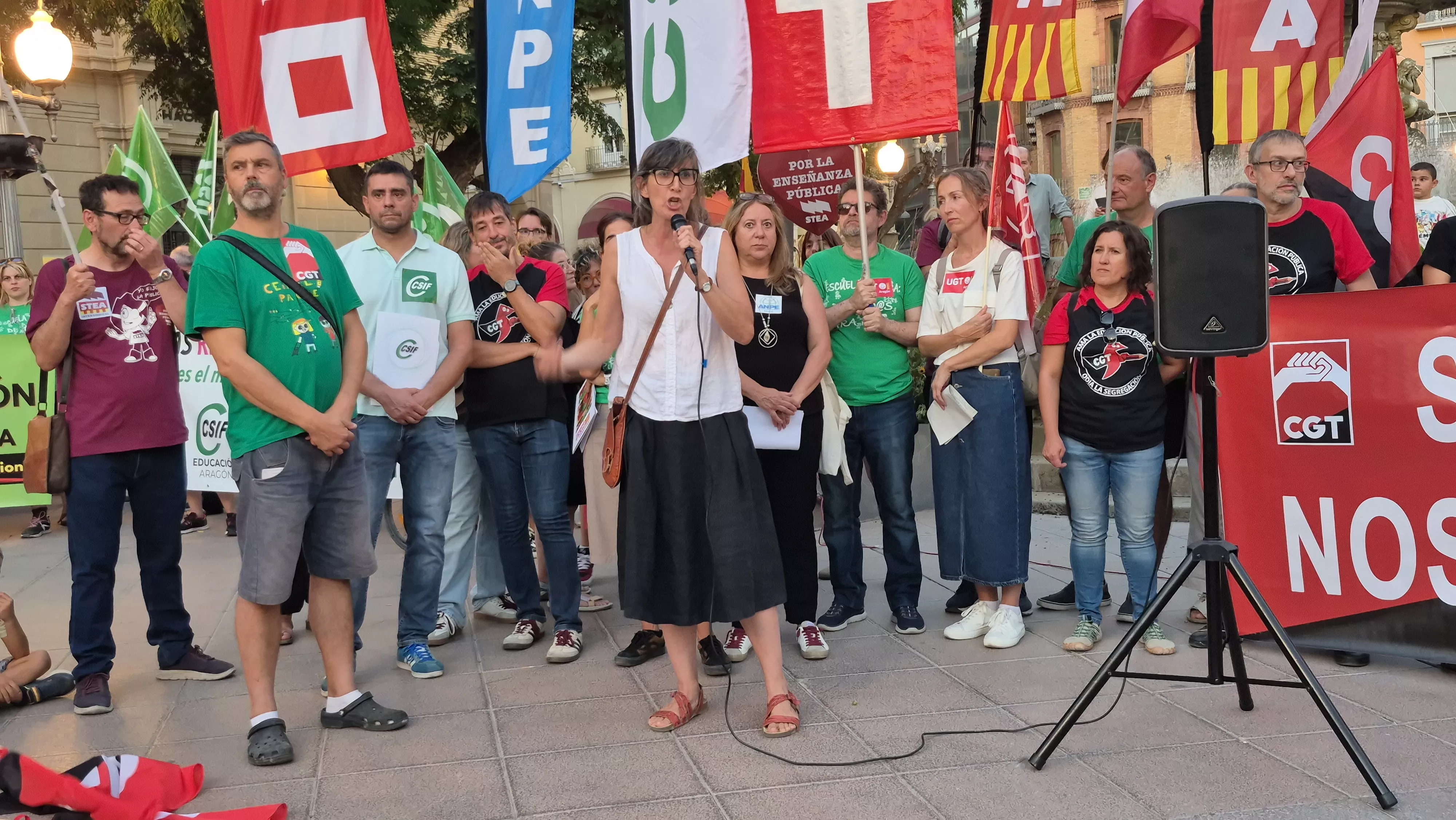 Concentración de apoyo al docente sancionado Sergio Martínez. Foto Myriam Martínez