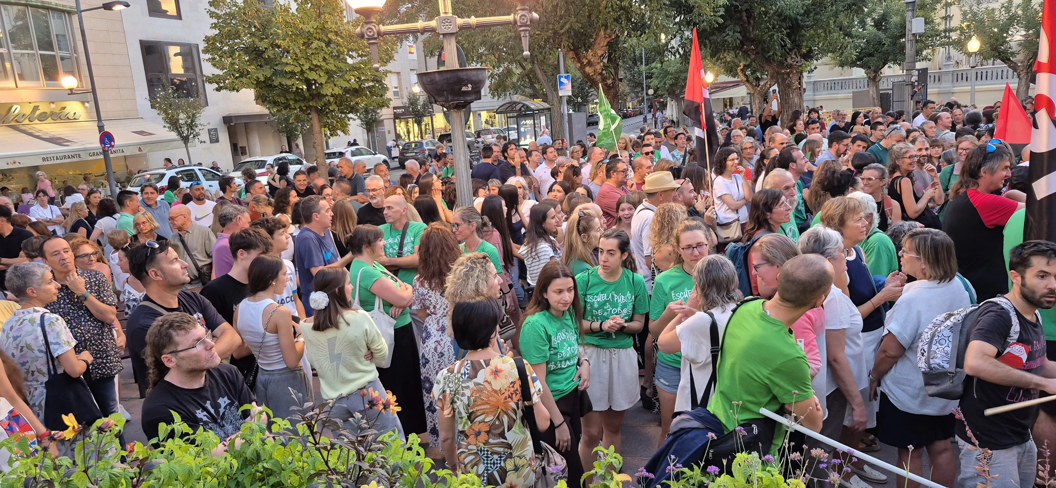 Concentración de apoyo al docente sancionado Sergio Martínez. Foto Myriam Martínez