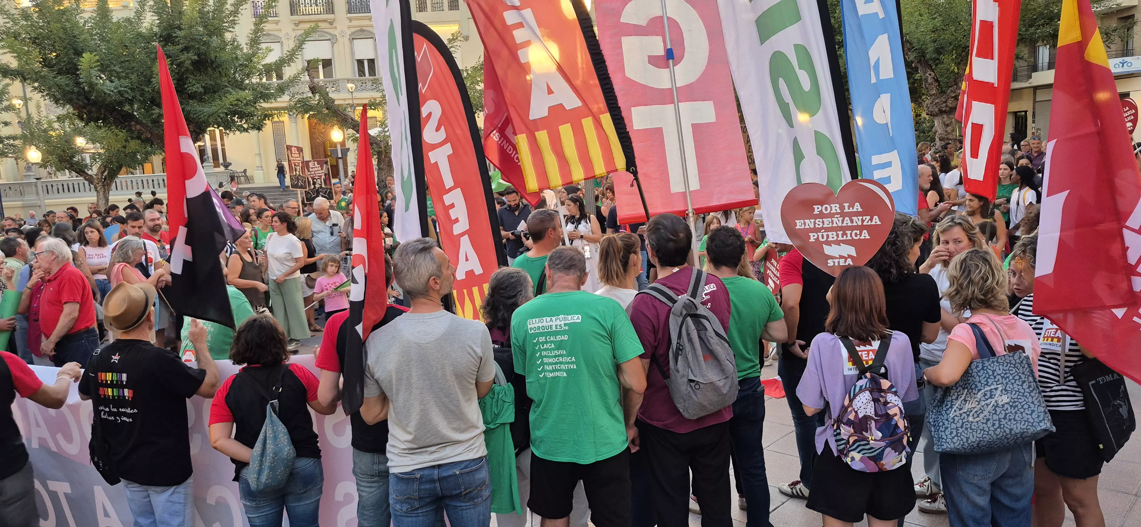 Concentración de apoyo al docente sancionado Sergio Martínez. Foto Myriam Martínez