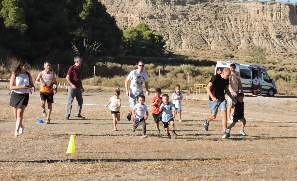 Carrera de niñas y niños de 4 y 5 años