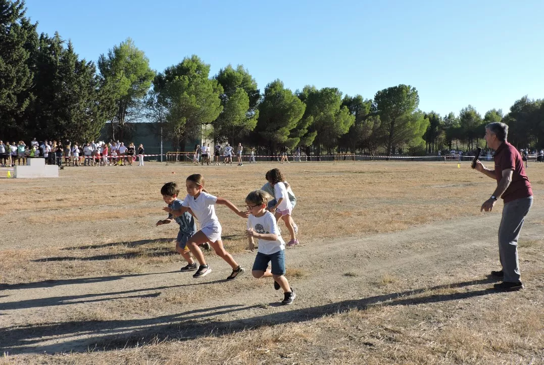 Carrera de niñas y niños de 6 y 7 años