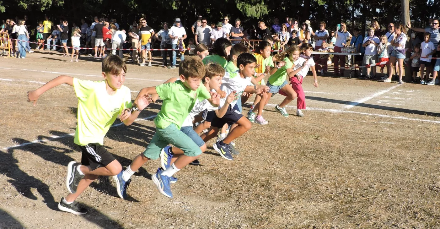 Salida de la carrera de niñas y niños de 8 y 9 años