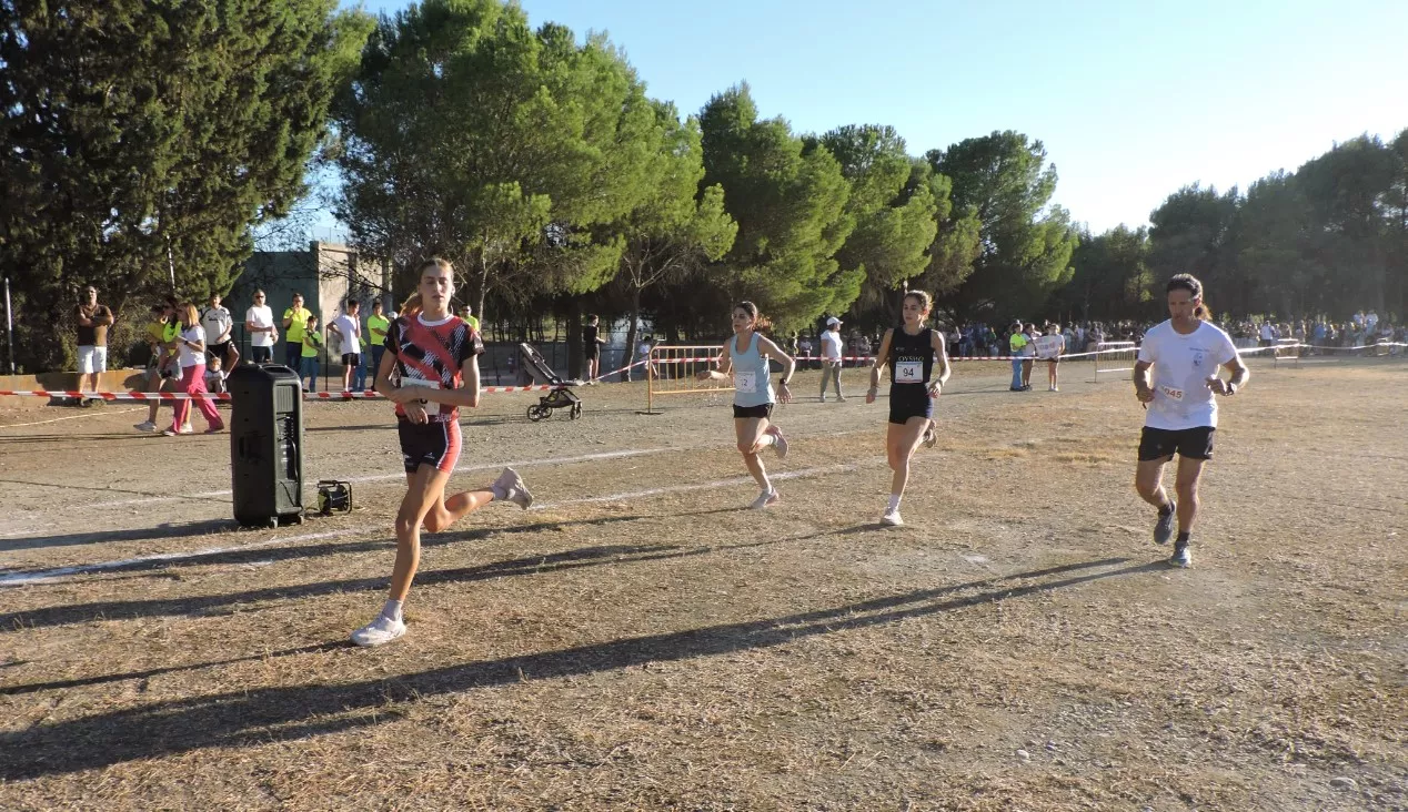 Llegada a meta de las tres primeras clasificadas femeninas
