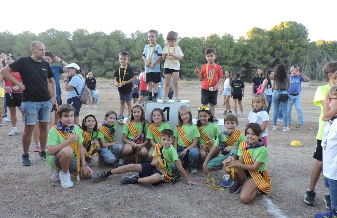 Podio de niños y niñas de 4 y 5 años