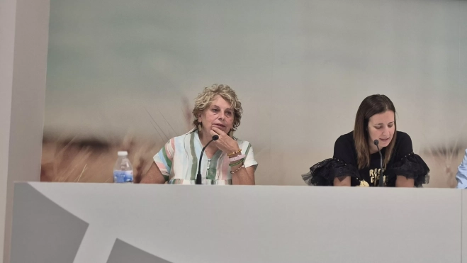 Pilar Esporrín, a la izquierda, es la promotora de la galería. Foto Myriam Marínez