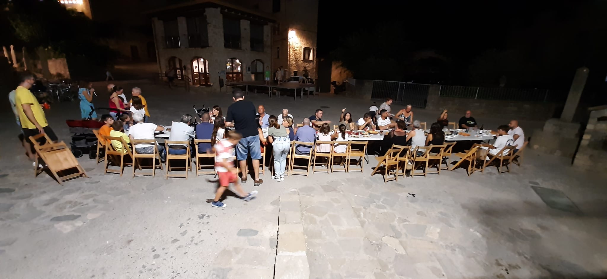 Cena popular en las fiestas en Abizanda