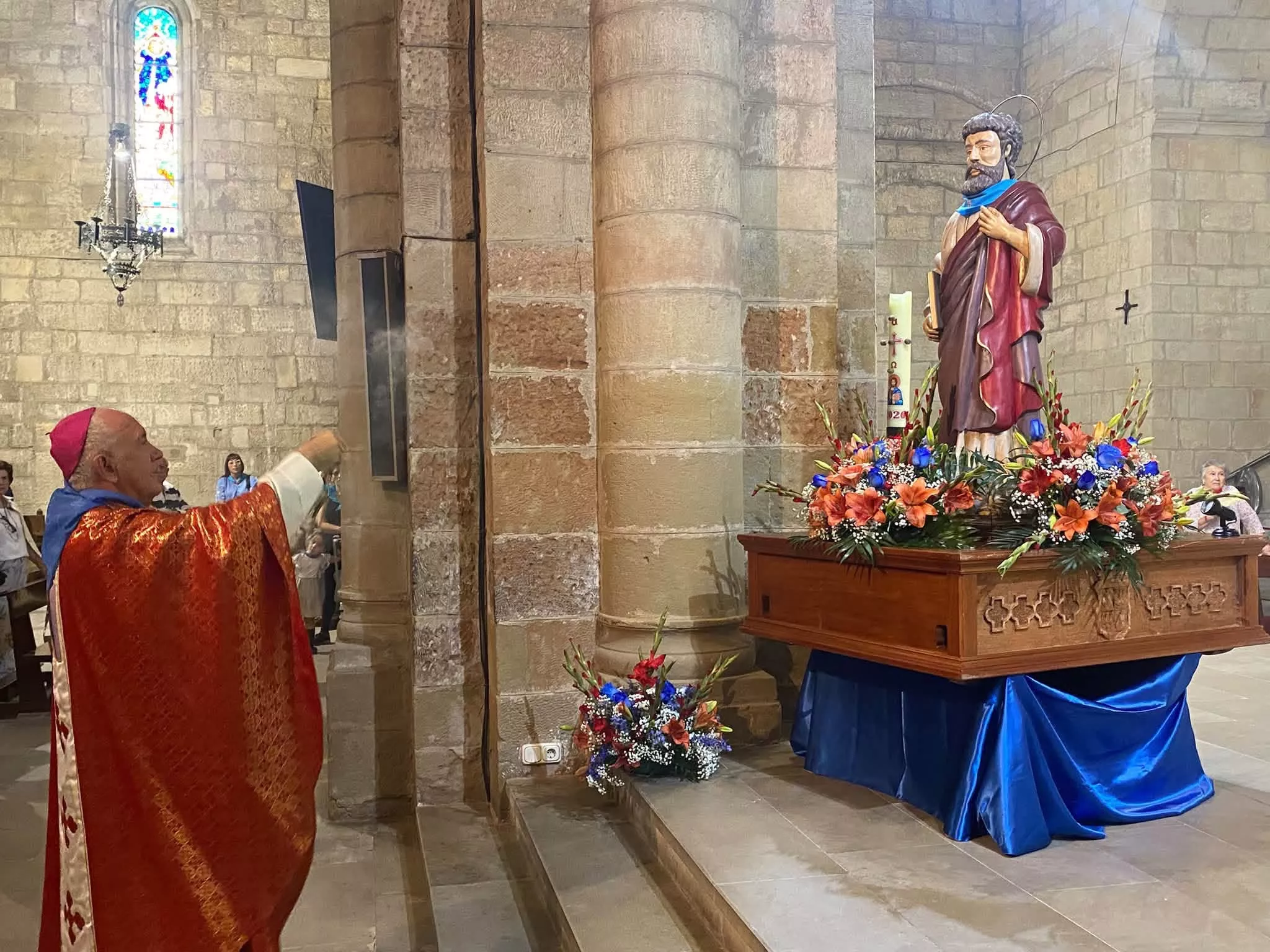 Monseñor Pérez Pueyo ante San Mateo