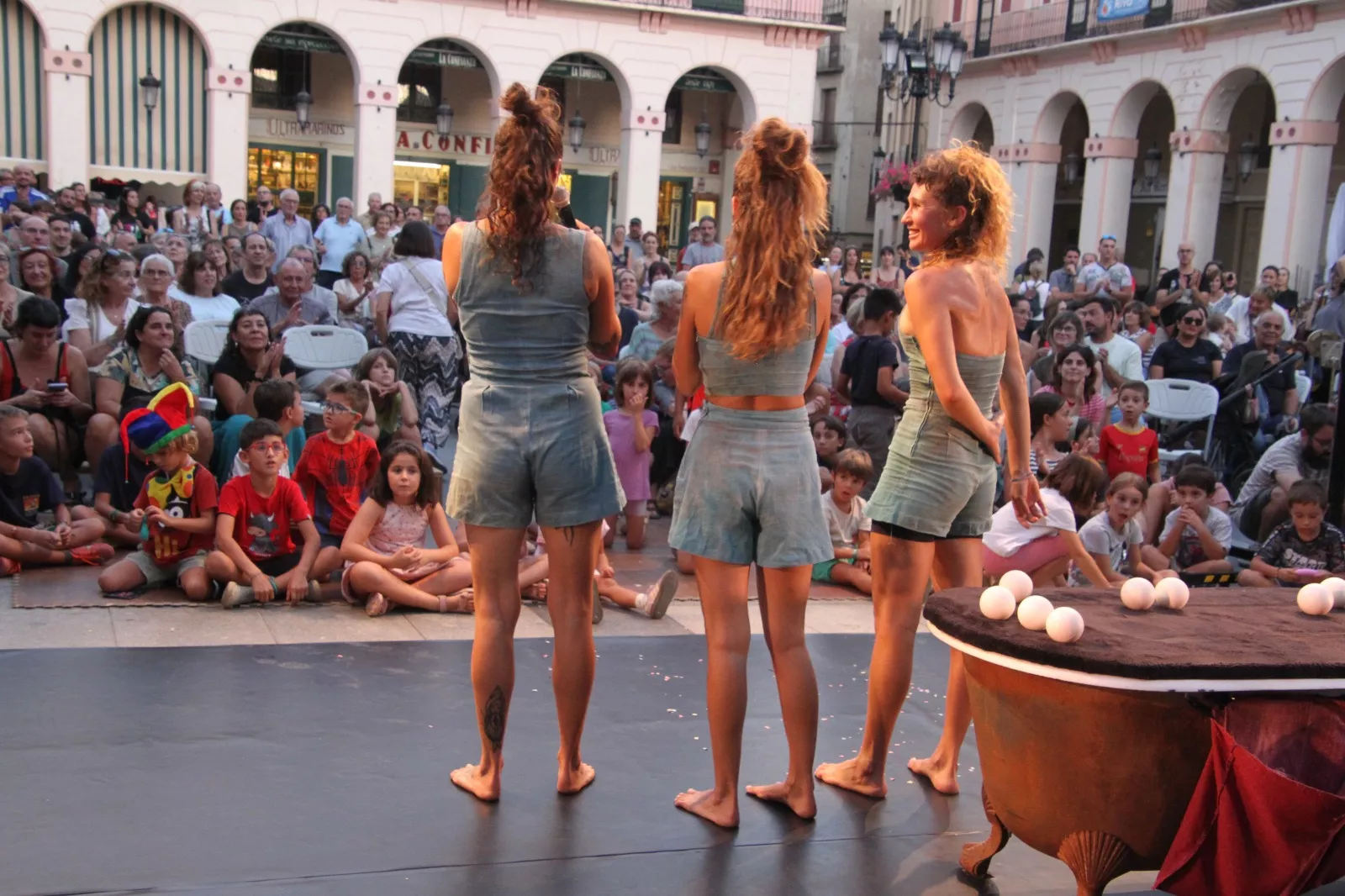 Cíe Le Polpesse en la Plaza López Allué de Huesca. Foto Carlos Neofato