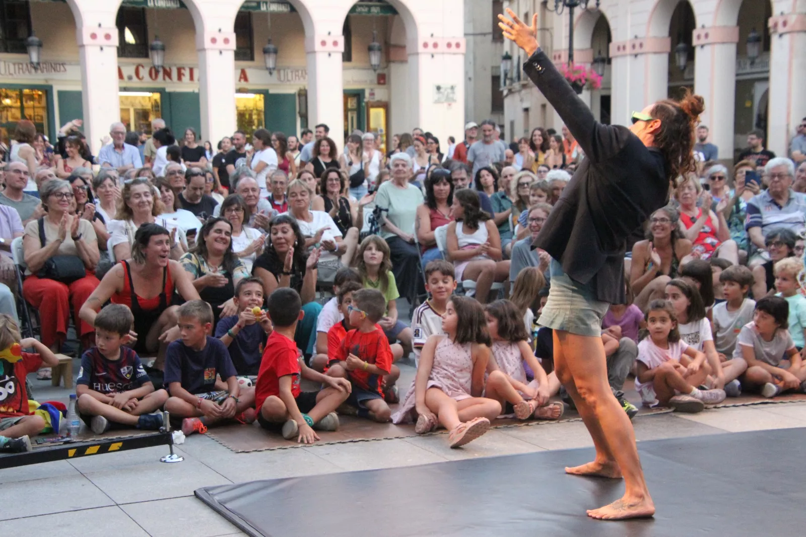 Cíe Le Polpesse en la Plaza López Allué de Huesca. Foto Carlos Neofato