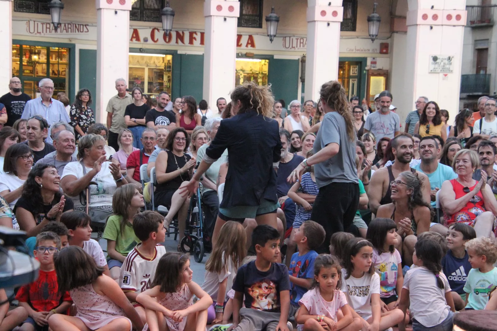 Cíe Le Polpesse en la Plaza López Allué de Huesca. Foto Carlos Neofato