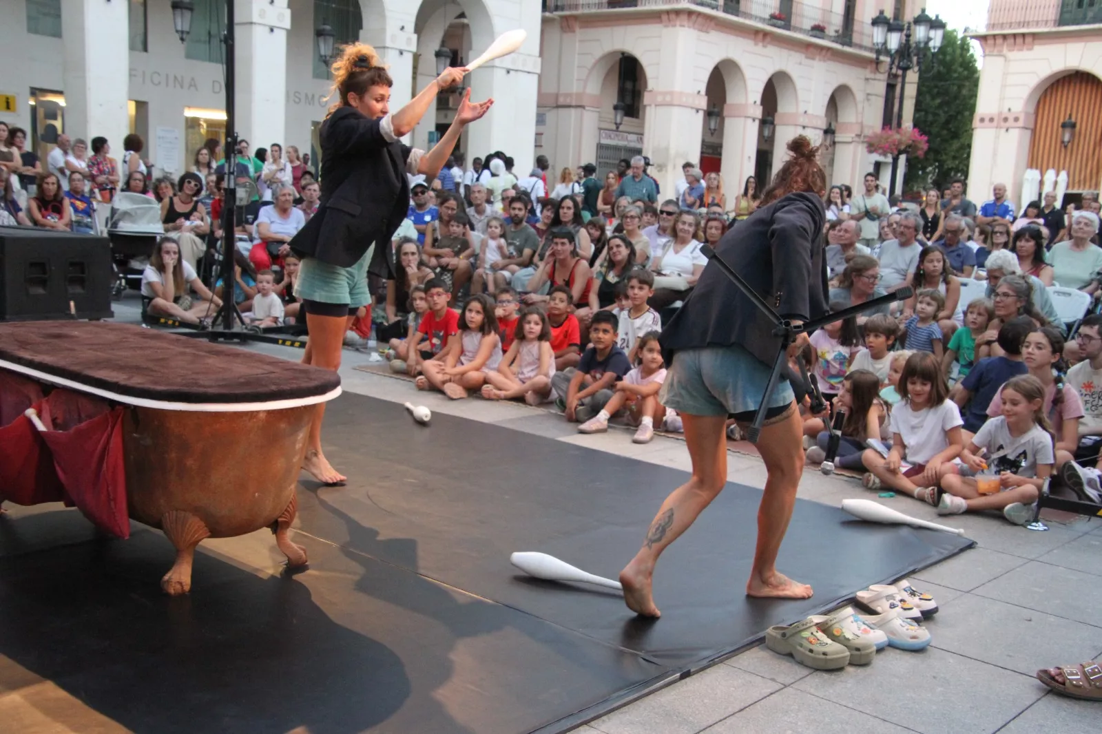 Cíe Le Polpesse en la Plaza López Allué de Huesca. Foto Carlos Neofato
