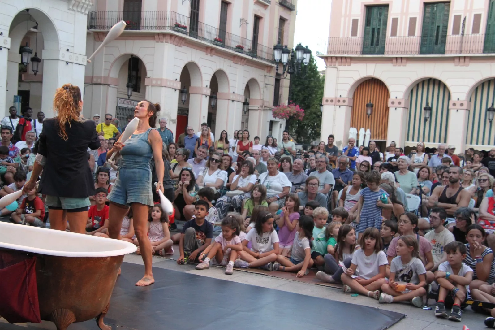 Cíe Le Polpesse en la Plaza López Allué de Huesca. Foto Carlos Neofato