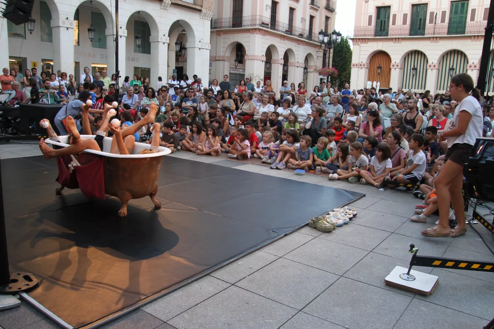 Cíe Le Polpesse en la Plaza López Allué de Huesca. Foto Carlos Neofato