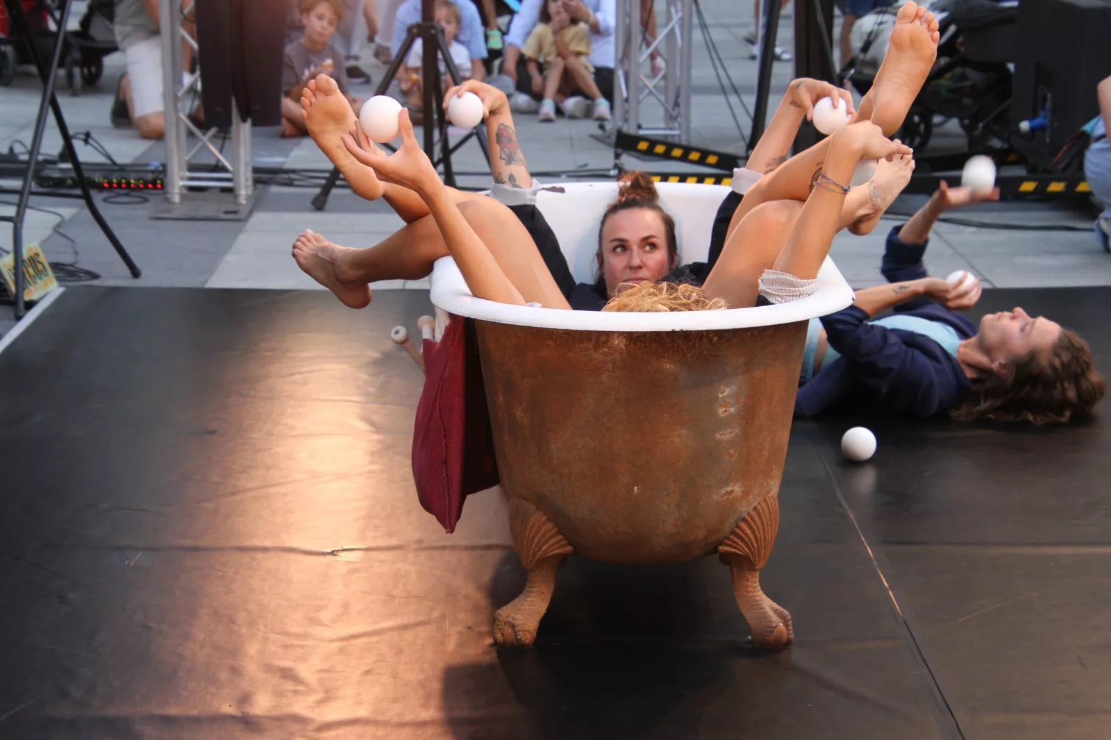 Cíe Le Polpesse en la Plaza López Allué de Huesca. Foto Carlos Neofato