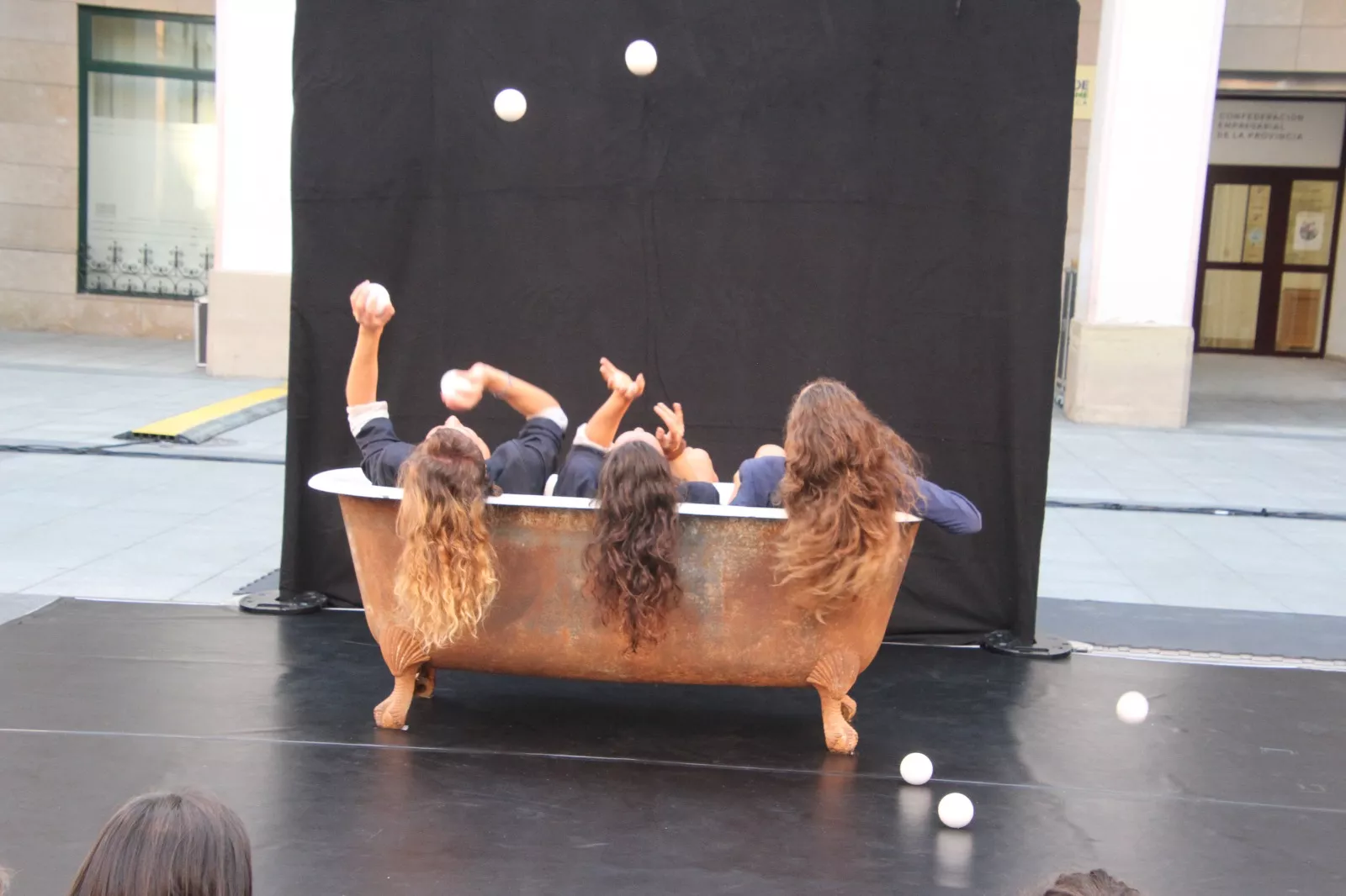 Cíe Le Polpesse en la Plaza López Allué de Huesca. Foto Carlos Neofato