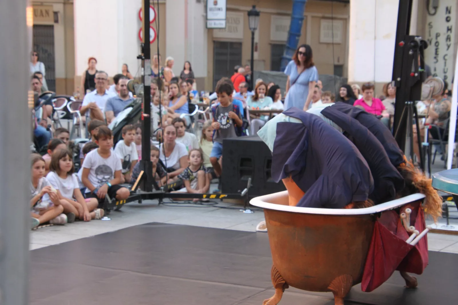 Cíe Le Polpesse en la Plaza López Allué de Huesca. Foto Carlos Neofato